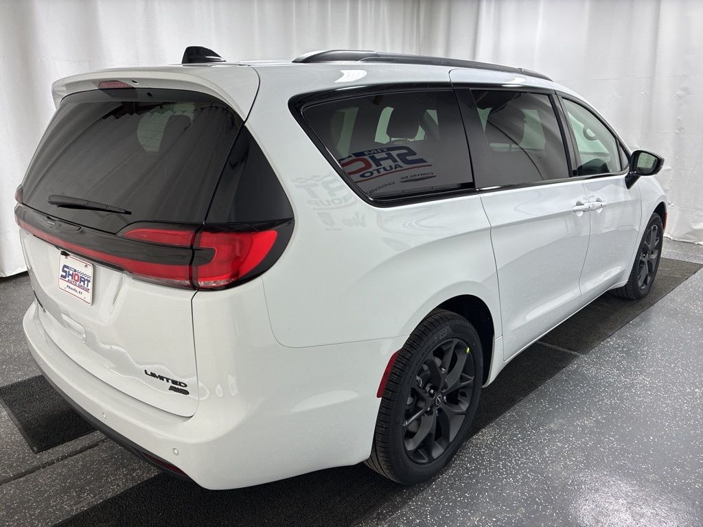 New 2026 Chrysler Pacifica LIMITED AWD Passenger Van