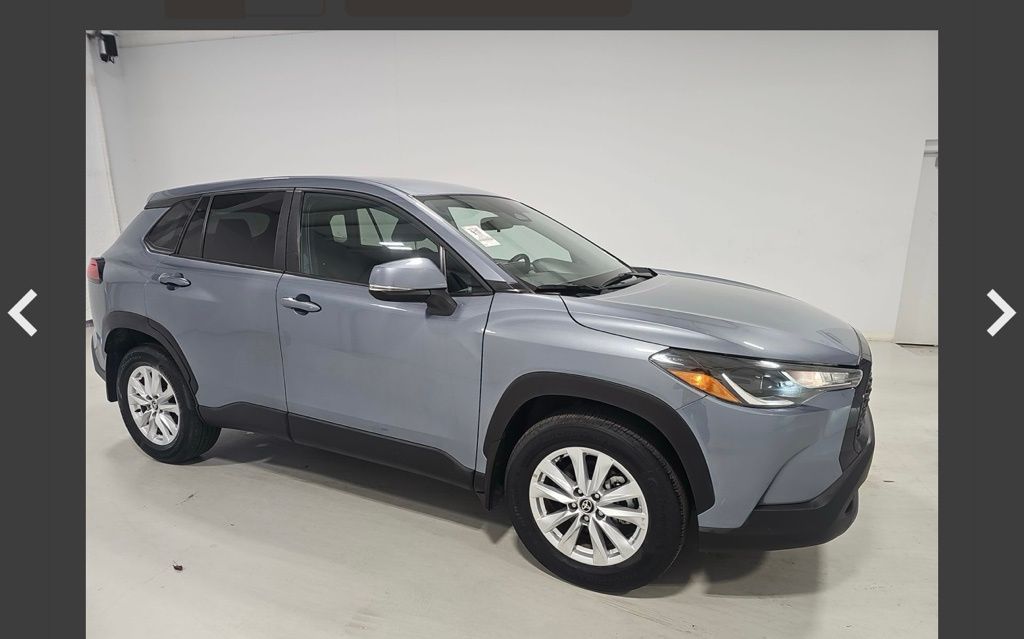 2024 Toyota Corolla Cross LE photo 3
