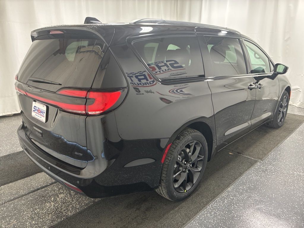 New 2026 Chrysler Pacifica SELECT AWD Passenger Van