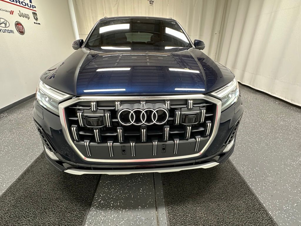 2025 Audi Q7 45 Premium photo 3