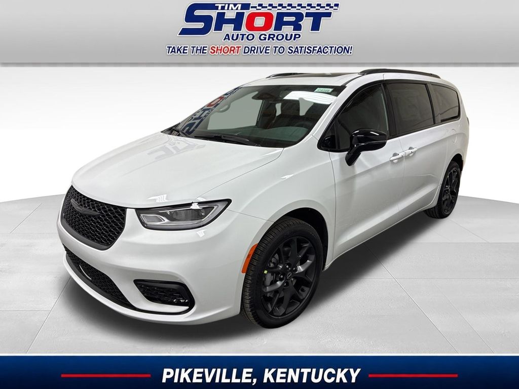 2026 Chrysler Pacifica Limited AWD's photo