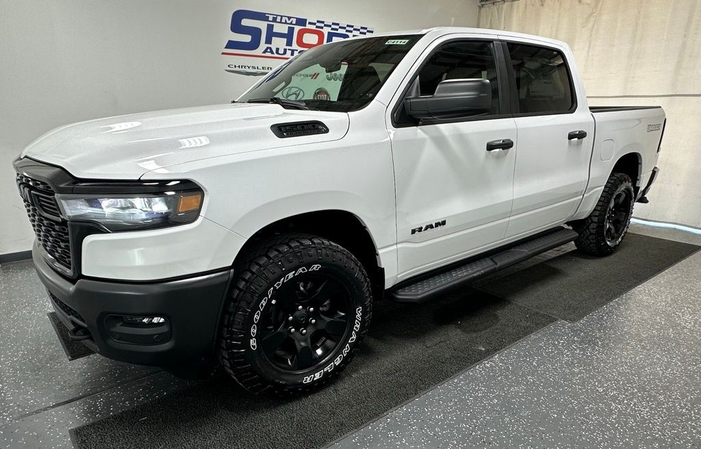2026 Ram 1500 WARLOCK CREW CAB 4X4 5'7 BOX