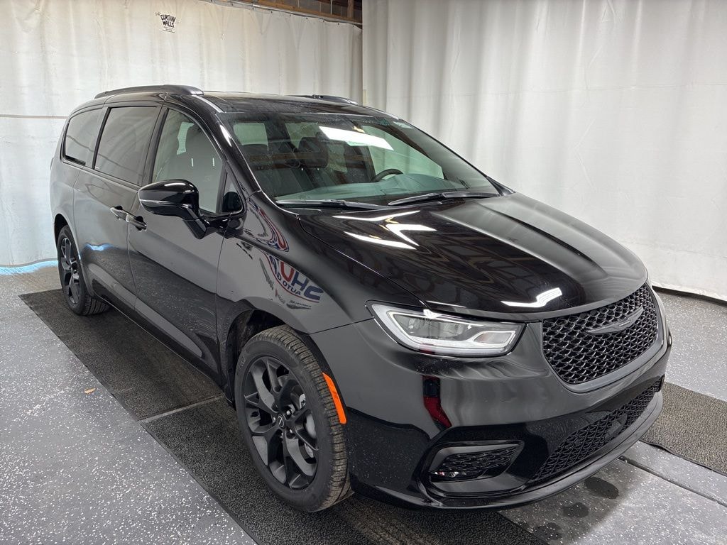 New 2026 Chrysler Pacifica SELECT AWD Passenger Van