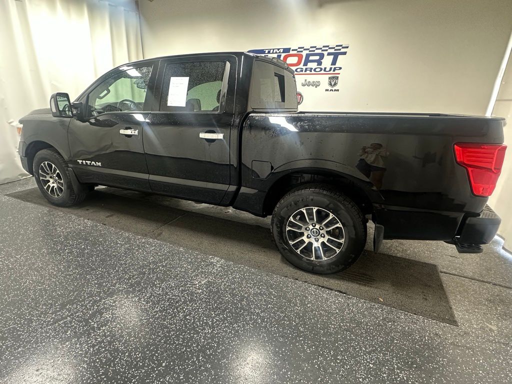 2021 Nissan Titan SV photo 3