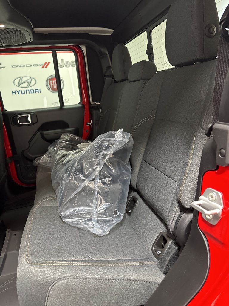 2025 Jeep Gladiator Willys - Photo 17