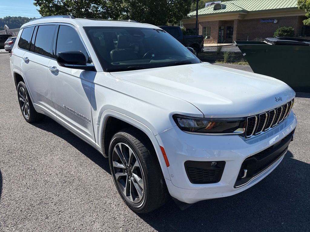 2022 Jeep Grand Cherokee Overland photo 2