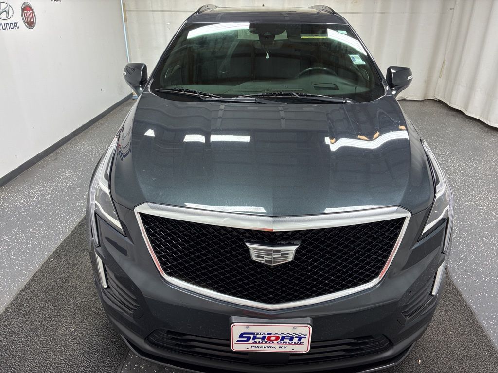 2021 Cadillac XT5 Sport photo 2