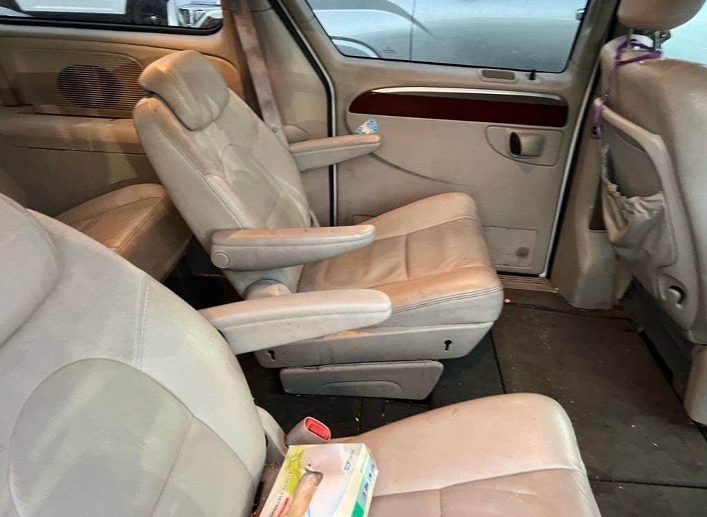 Used 2005 Chrysler Town & Country Limited Van