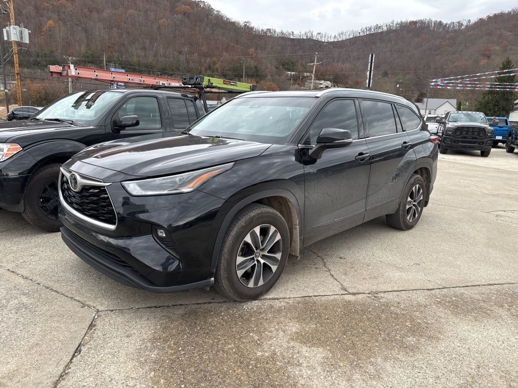 Used 2021 Toyota Highlander XLE SUV