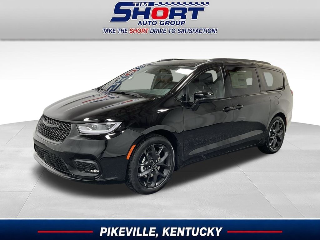 2025 Chrysler Pacifica Limited's photo