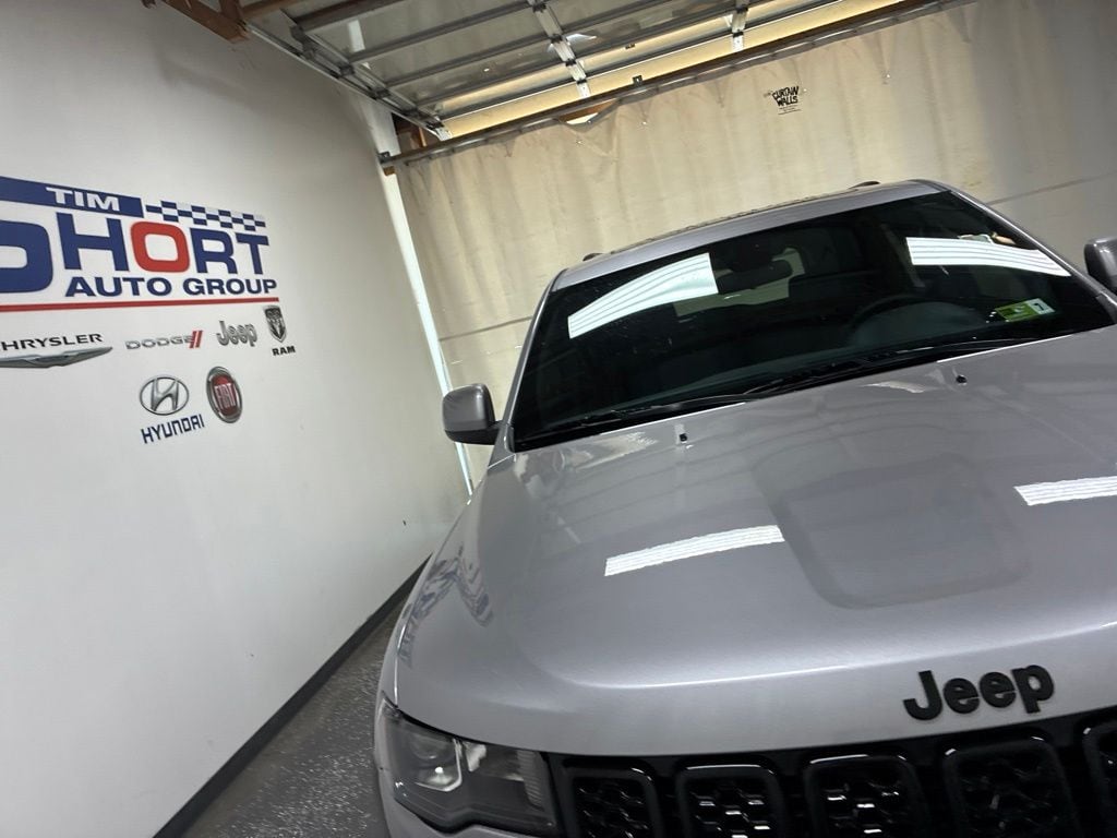 Used 2021 Jeep Grand Cherokee Laredo SUV