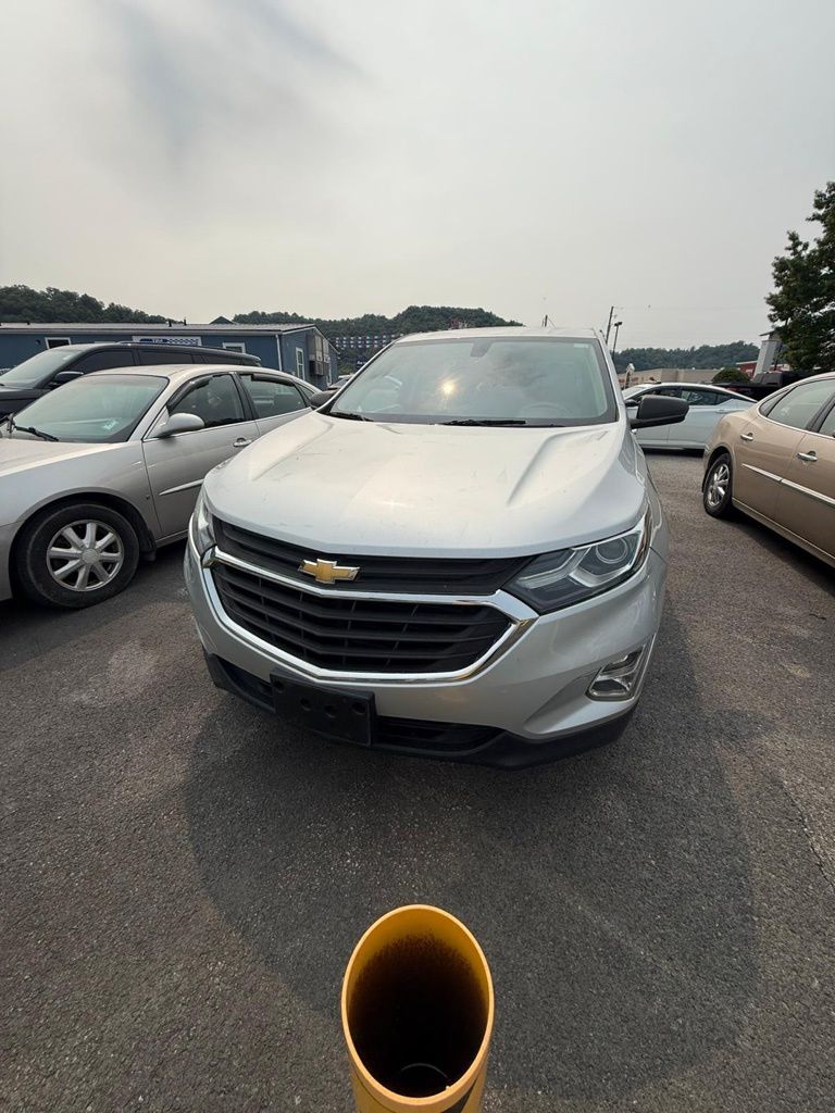 2019 Chevrolet Equinox LS photo 3