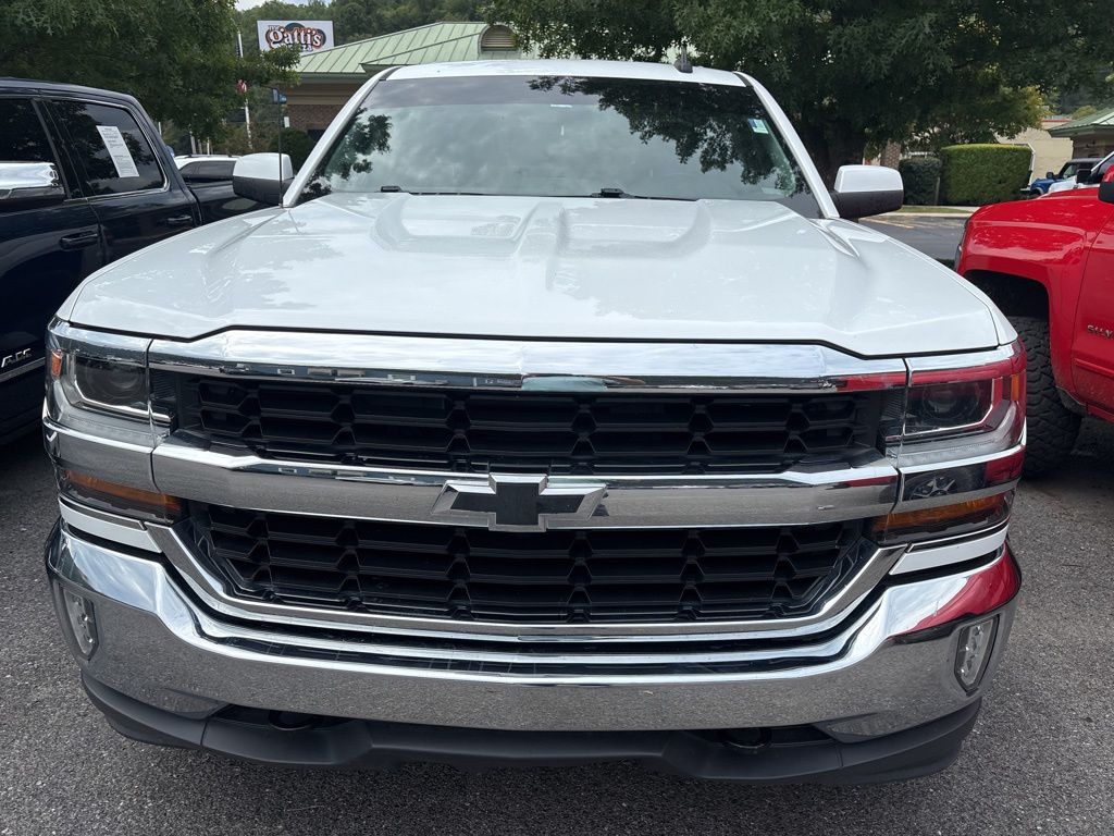 2018 Chevrolet Silverado 1500 LT photo 2