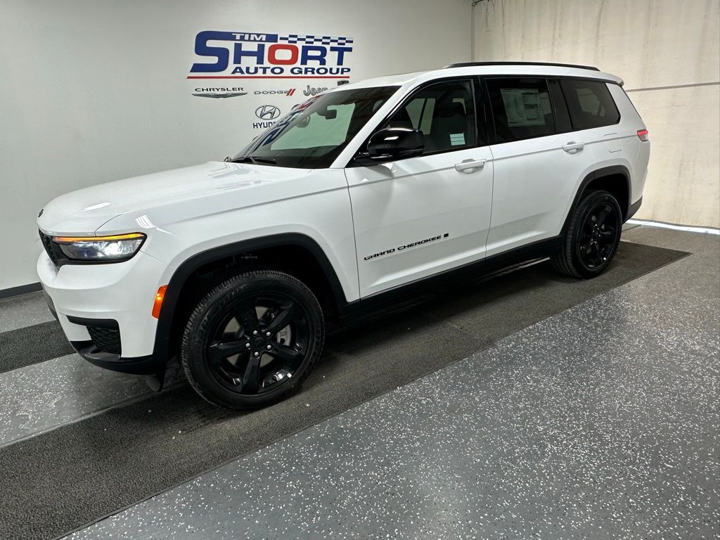 2025 Jeep Grand Cherokee L Altitude's photo