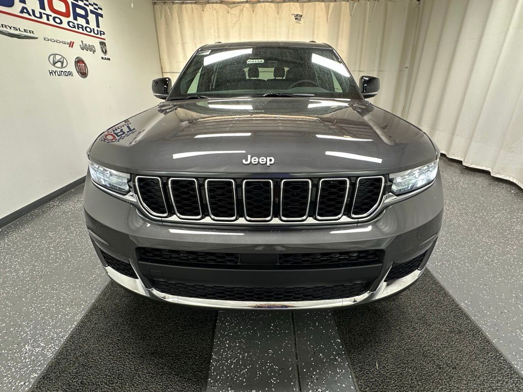2025 Jeep Grand Cherokee Limited photo 3