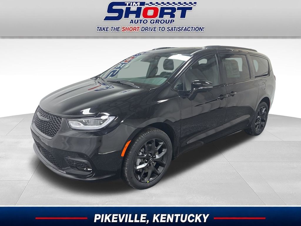 2026 Chrysler Pacifica Select AWD's photo