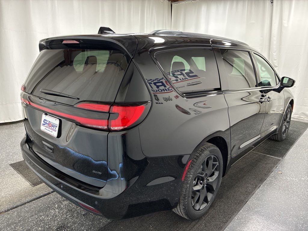 New 2026 Chrysler Pacifica SELECT AWD Passenger Van