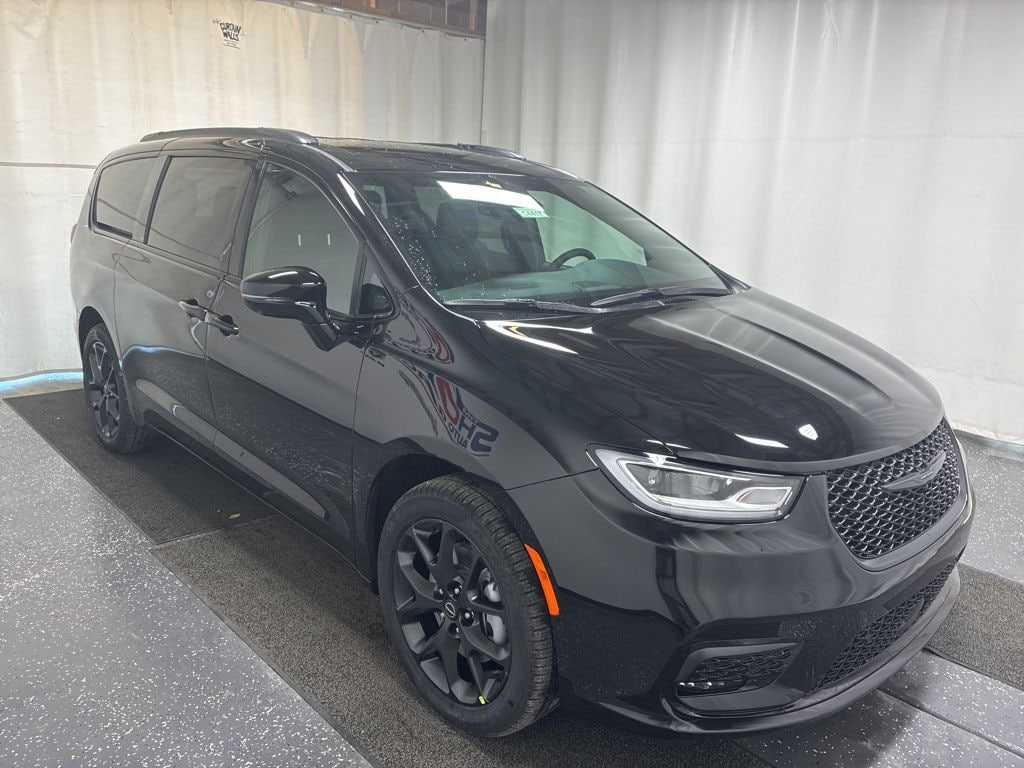 New 2026 Chrysler Pacifica SELECT AWD Passenger Van