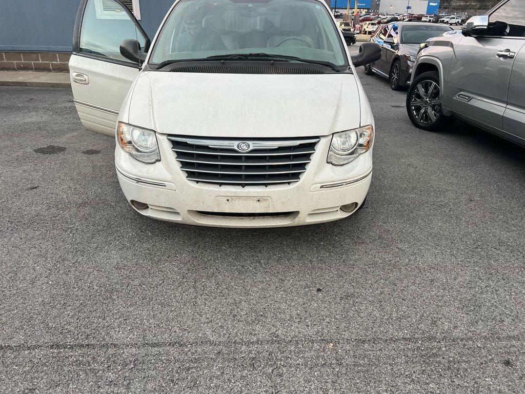 Used 2005 Chrysler Town & Country Limited Van