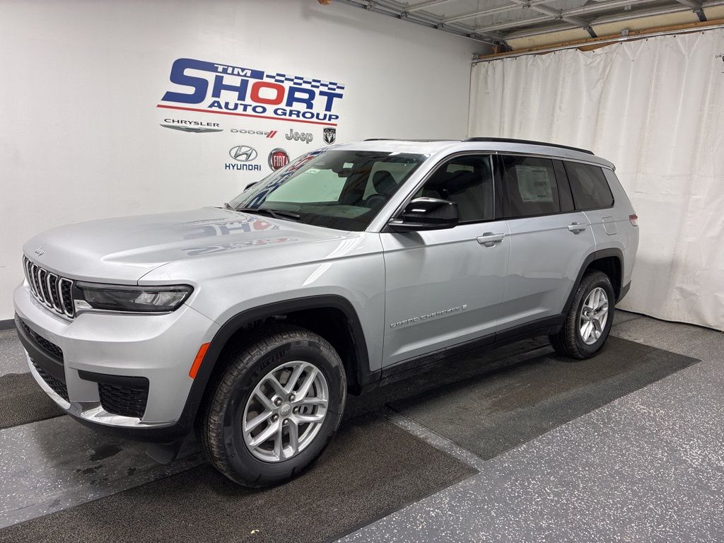 2025 Jeep Grand Cherokee L Laredo's photo