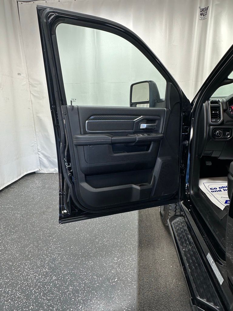 2026 RAM 2500 Big Horn - Photo 9