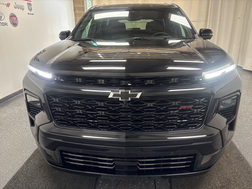 2024 Chevrolet Traverse RS photo 2