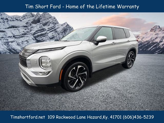 2023 Mitsubishi Outlander SE's photo