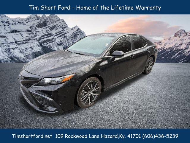 2022 Toyota Camry SE's photo