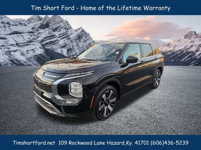 2025 Mitsubishi Outlander SE's photo