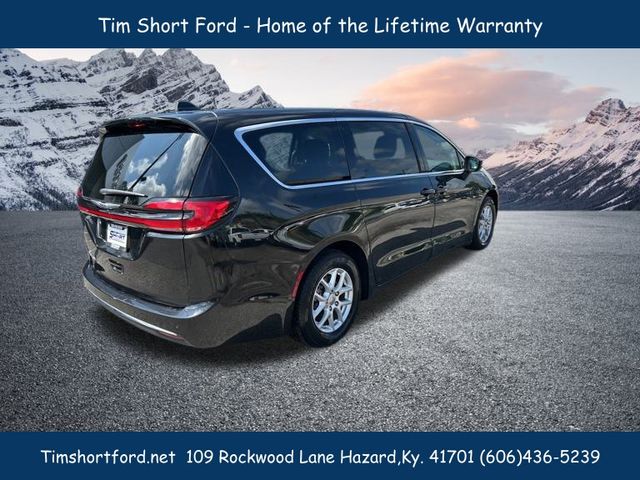 2023 Chrysler Pacifica Touring L photo 4