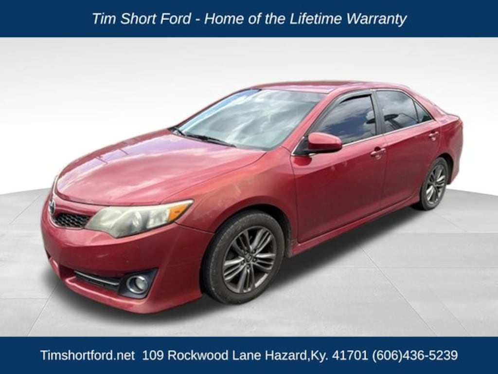 Used 2014 Toyota Camry SE Sedan