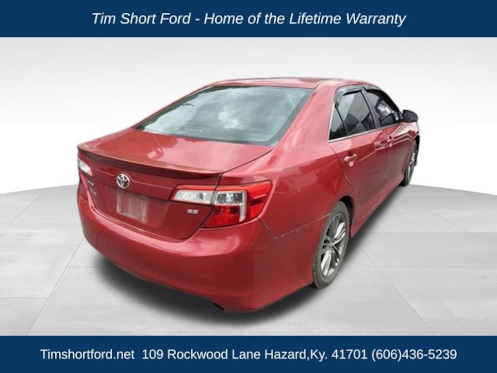 Used 2014 Toyota Camry SE Sedan