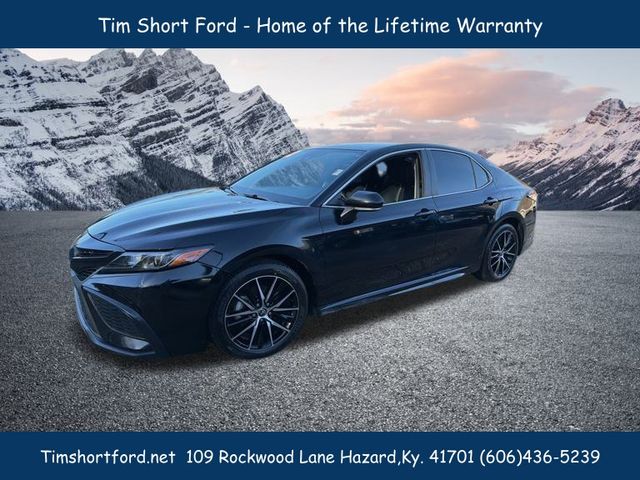 2022 Toyota Camry SE's photo