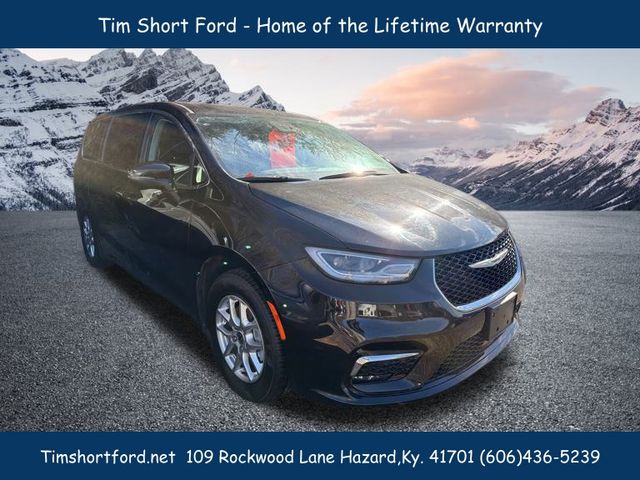 2023 Chrysler Pacifica Touring L's photo