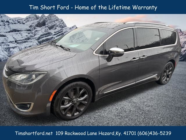 2018 Chrysler Pacifica Limited's photo