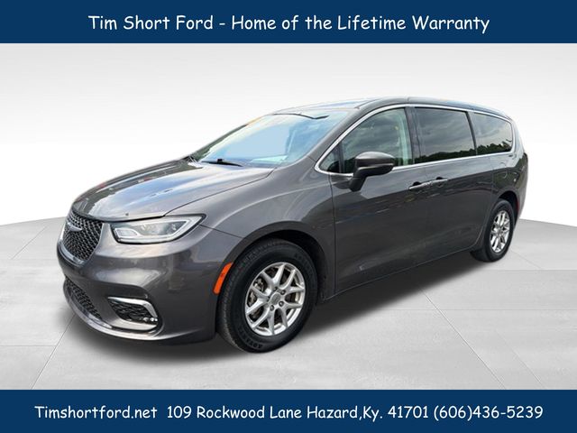 2023 Chrysler Pacifica Touring L's photo
