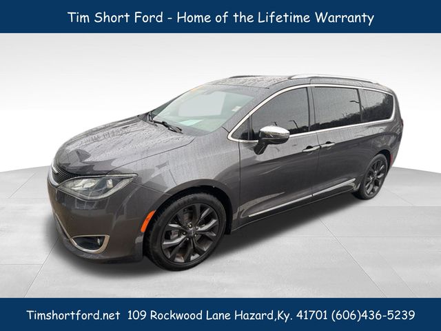 2018 Chrysler Pacifica Limited's photo