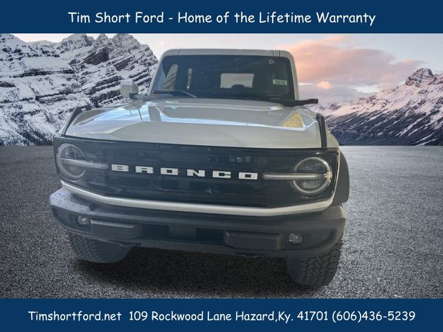 2025 Ford Bronco Outer Banks photo 2