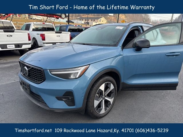 2025 Volvo XC40 Plus's photo