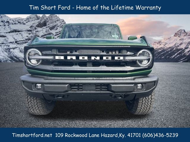 2025 Ford Bronco Outer Banks photo 2