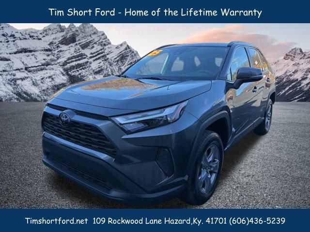 2025 Toyota RAV4 XLE's photo