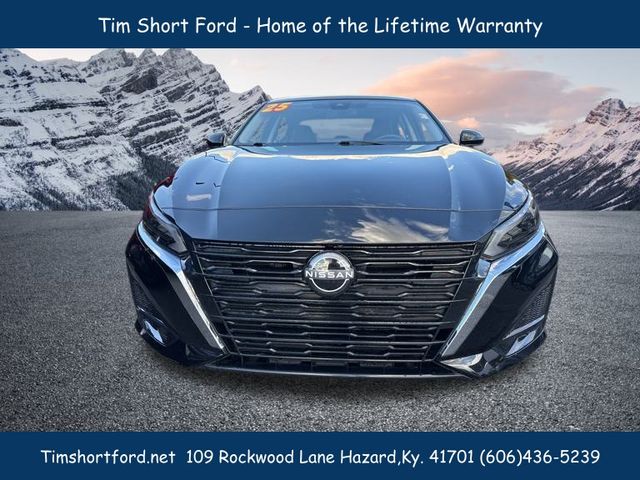 2025 Nissan Altima SL photo 2