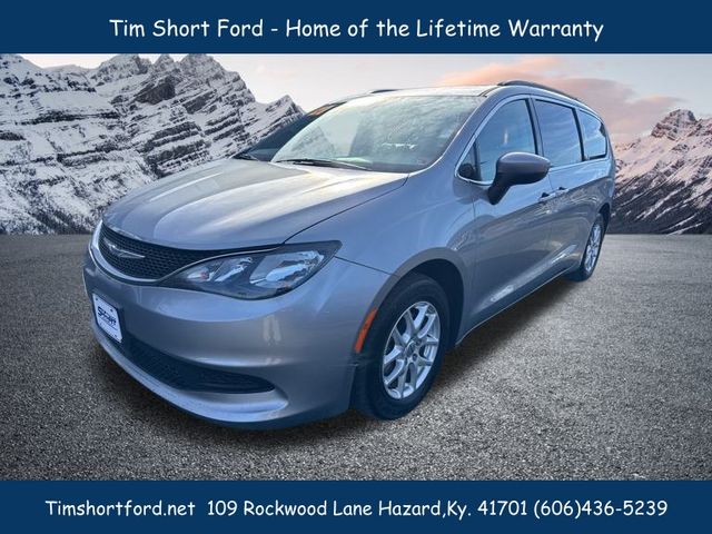 2021 Chrysler Voyager's photo