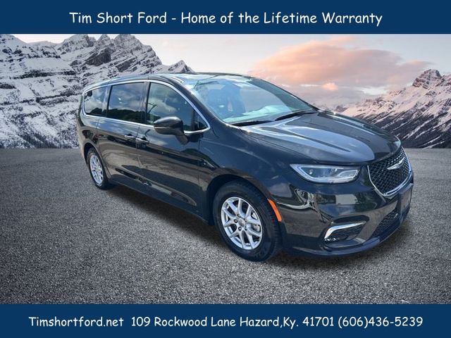 2023 Chrysler Pacifica Touring L photo 3