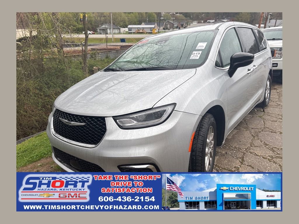 2024 Chrysler Pacifica Touring L's photo
