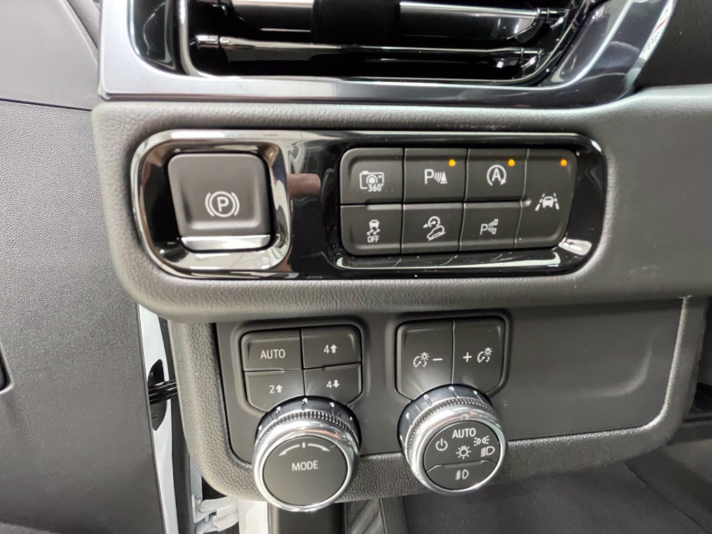2027 GMC Yukon AT4 - Photo 19