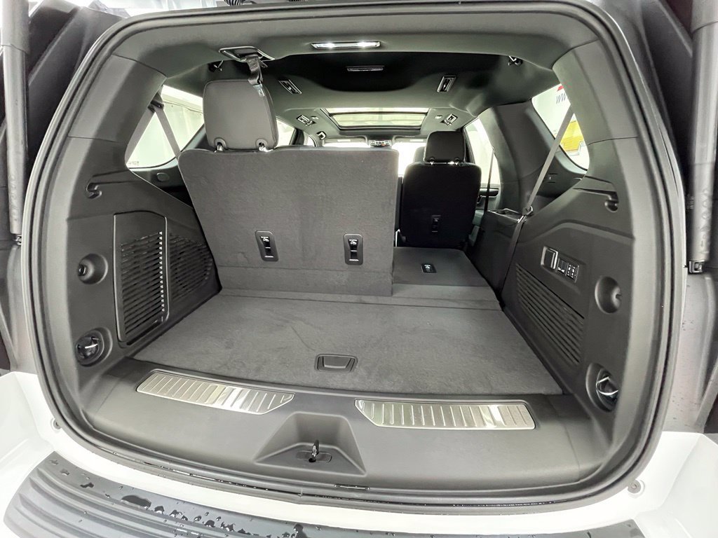 2027 GMC Yukon AT4 - Photo 8