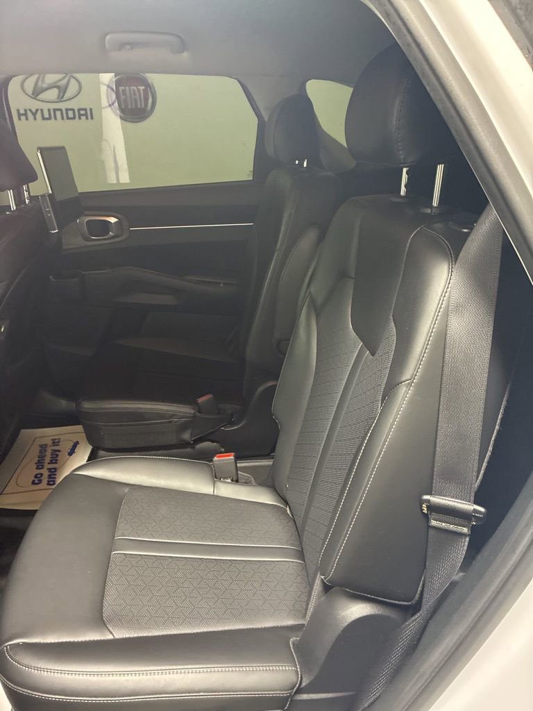 2022 Kia Sorento EX - Photo 17
