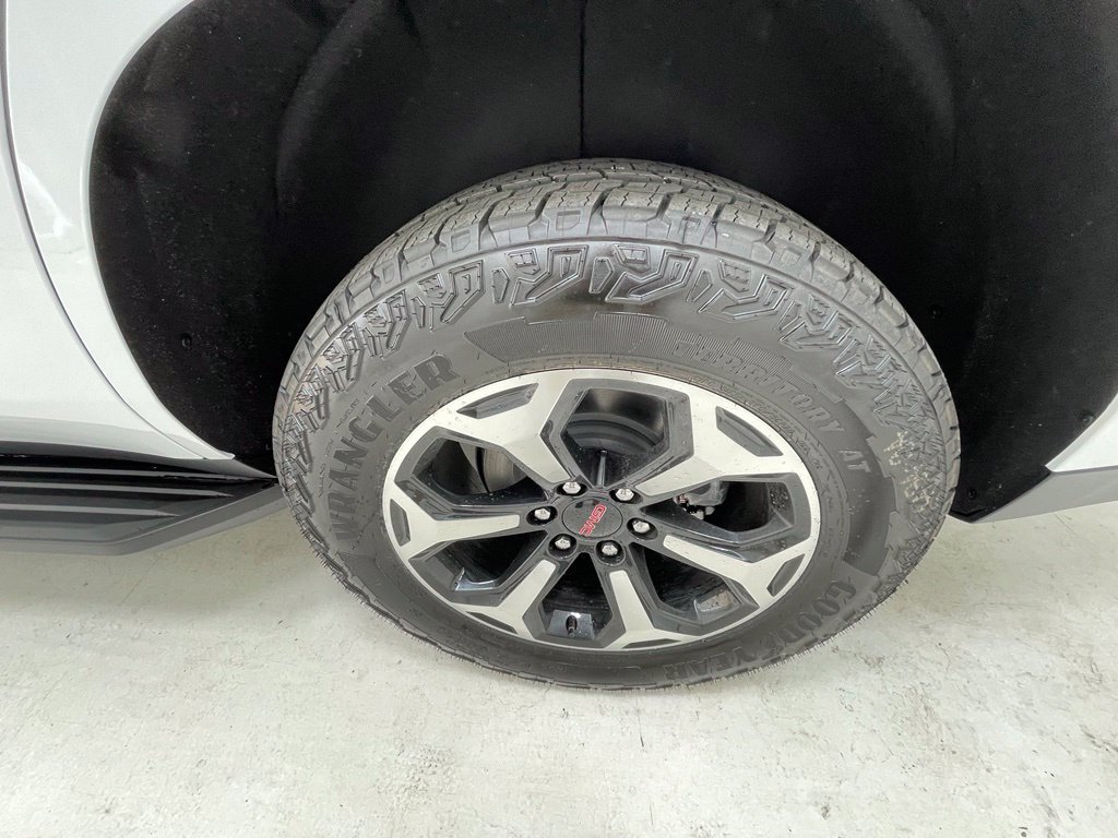 2027 GMC Yukon AT4 - Photo 11