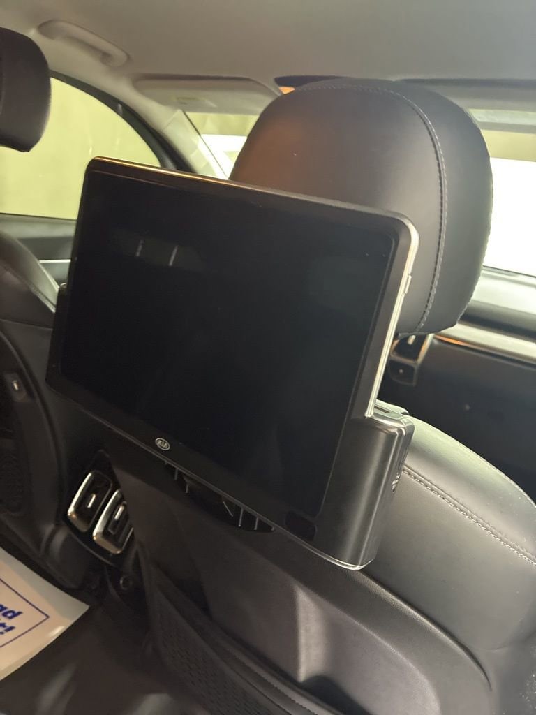 2022 Kia Sorento EX - Photo 23